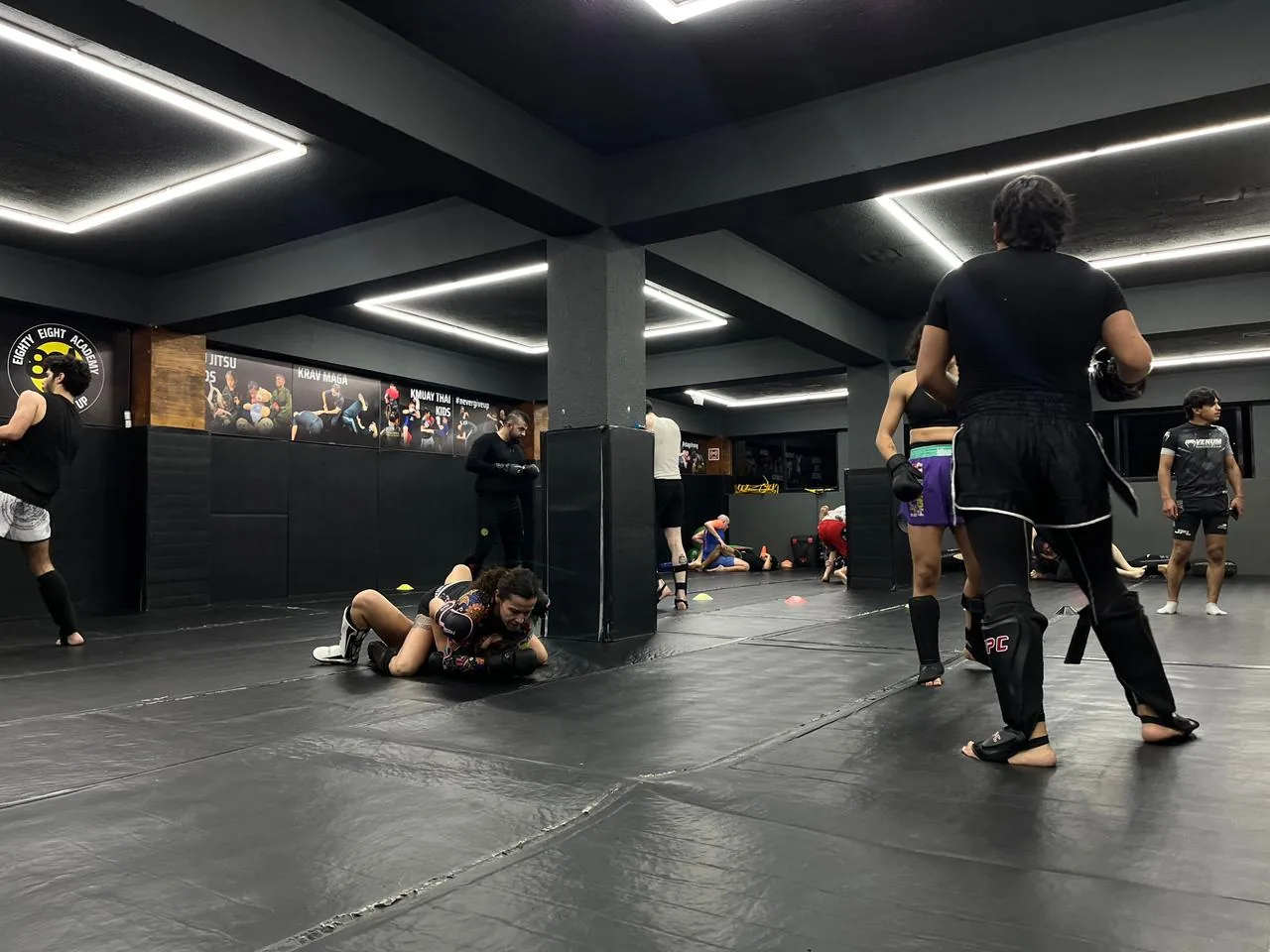 88A — die eigene Website veröffentlicht Adresse, neun Programme, einen buchbaren Jiu-Jitsu-Service und einen Gratis-Probe-Aufruf