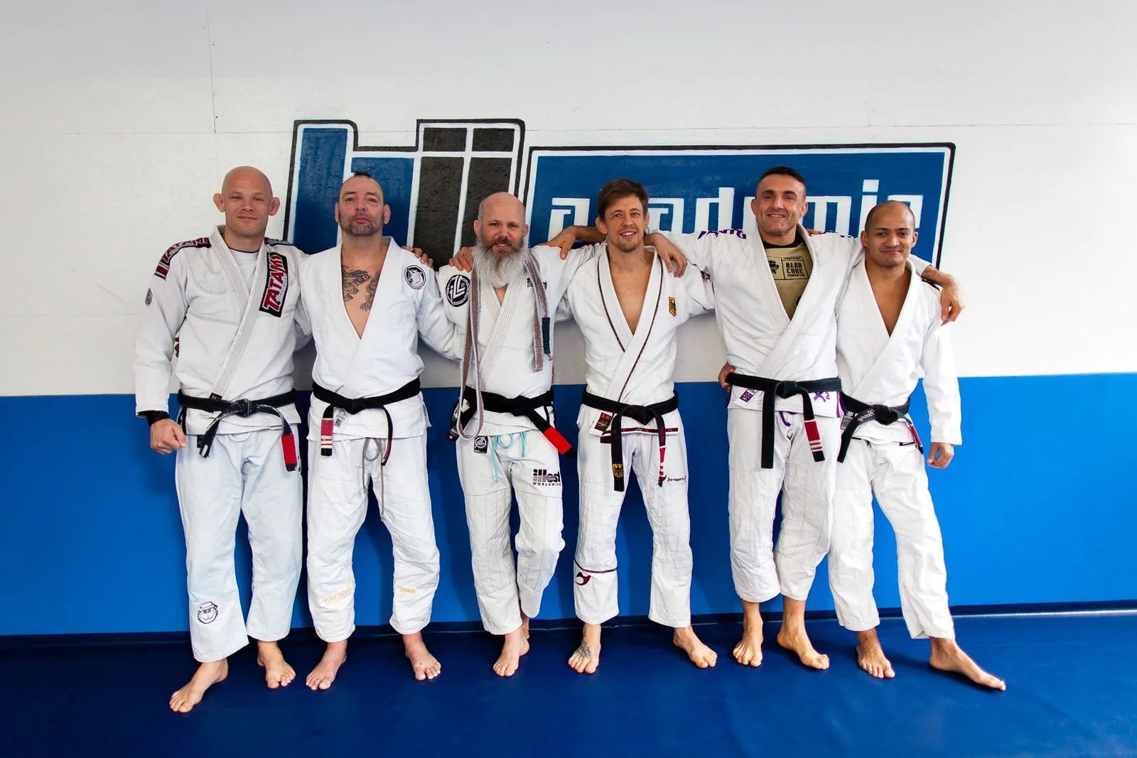 BJJ Akademie Berlin — own site bjjberlin.de, whose own page reads `Brazilian Jiu-Jitsu mit Gi in Berlin-Schöneberg` and `In der BJJ Akademie Berlin leben und lehren wir das Herzstück des Brazilian Jiu-Jitsu: Training im Gi – technisch, effizient und tief in der Tradition verwurzelt.` It claims `über 13 Jahren Bestehen, 30 Blackbelts` and runs separate `No-Gi Grappling`, `Kids` and `Open Mat` programme pages