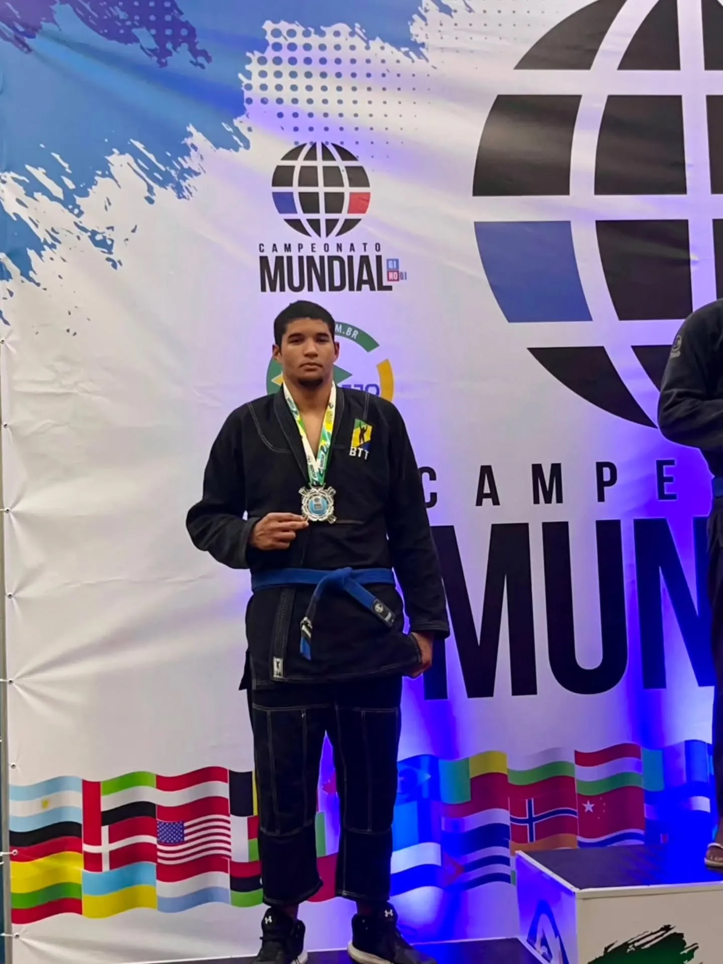 BTT Jacarepaguá — a Brazilian Top Team room whose own Facebook Intro states it is led by Leandro Araújo, a 3rd-degree black belt trained by Murilo Bustamante