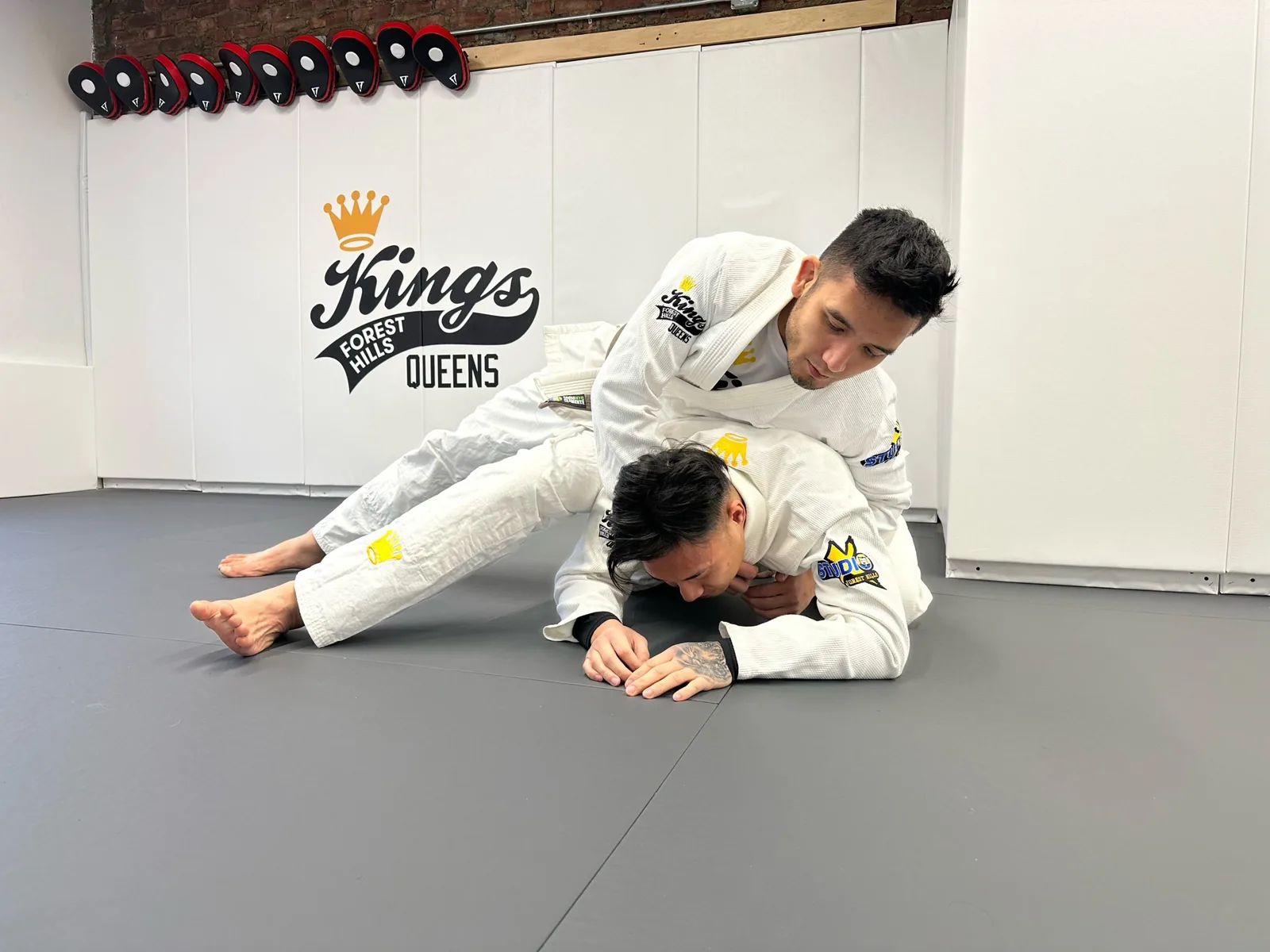Kings Combat Forest Hills — une salle multi-arts sur Austin St