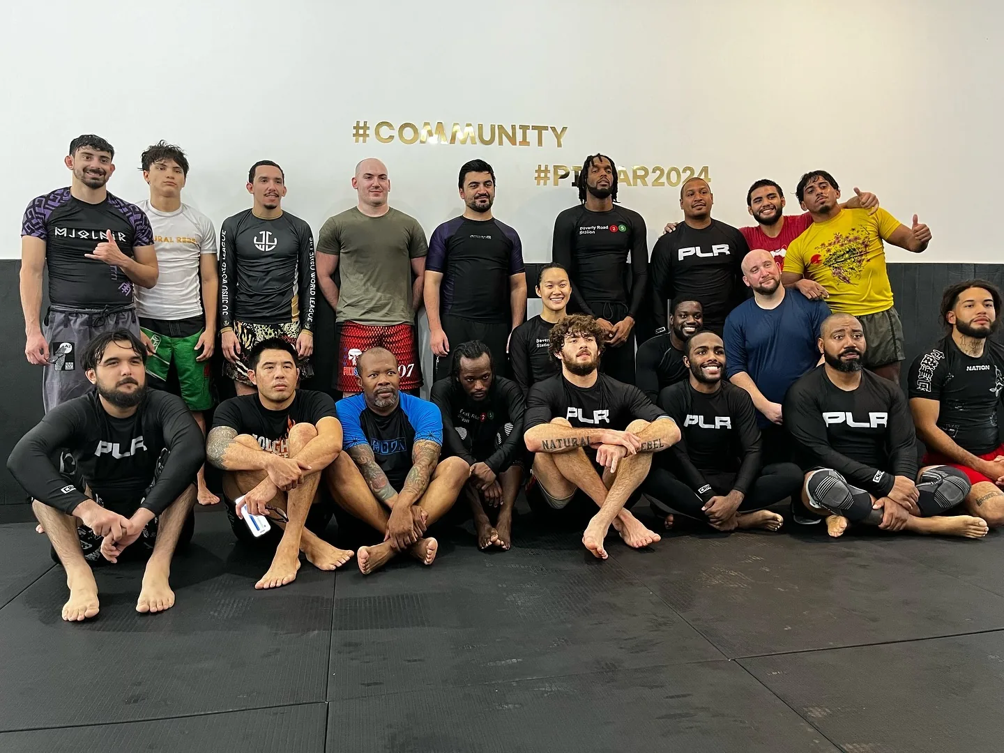 Pillar Jiu Jitsu — صالة واحدة في فلاتبوش؛ وروابطها المسمّاة بأسماء أحياء مختلفة هي صفحات لتحسين محركات البحث (SEO) لا مواقع فعلية