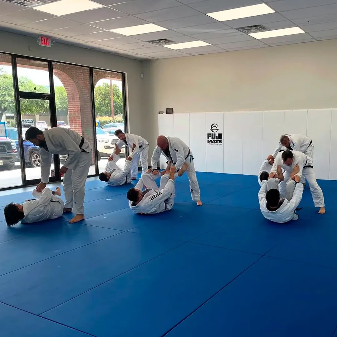 Puro BJJ — имя юрлица в форме бронирования, «Atos Jiu-Jitsu Central LLC», — остаток времён до выхода из сети, а не действующая сетевая принадлежность