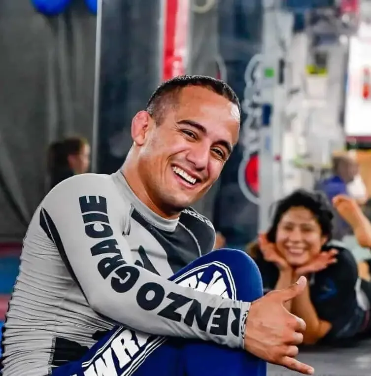 Queens Jiu Jitsu — Astoria, juste sous la ligne aérienne N/W à 31 St