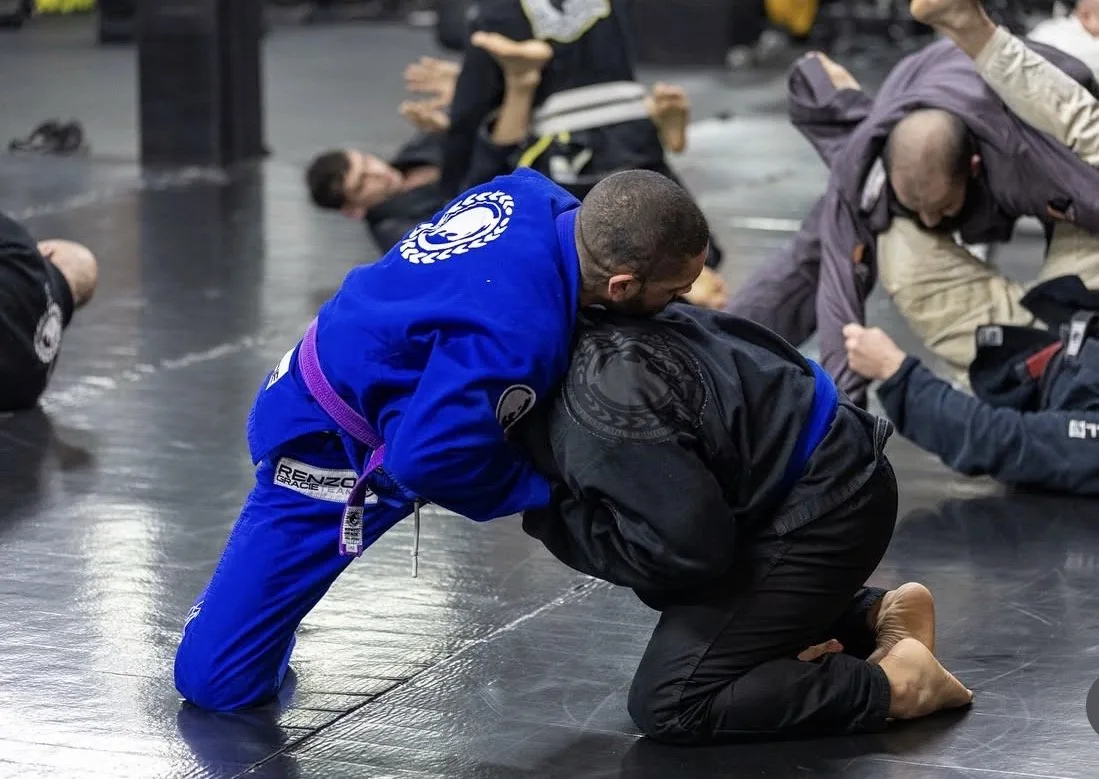 Renzo Gracie Bay Ridge — الاسم الذي تطلقه الصالة على نفسها؛ ولا يحمله دليل الشبكة، لذا لا تُعرَض أي علامة على مستوى المدرسة