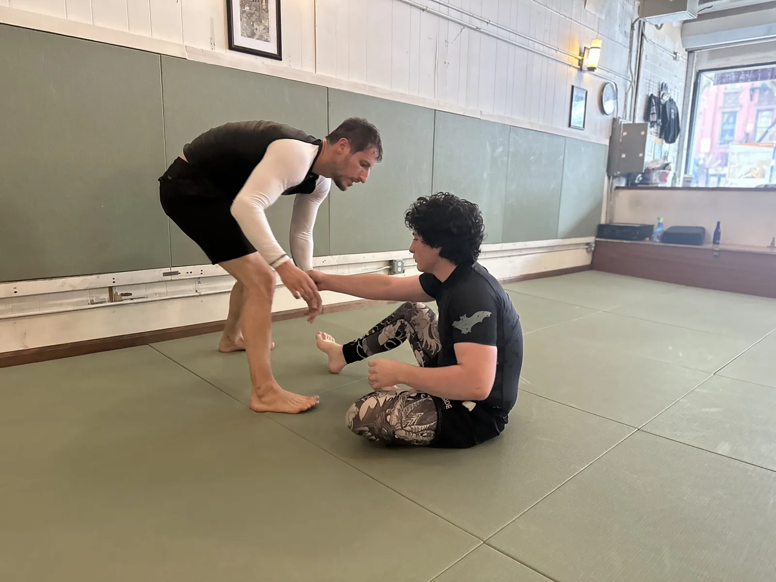 UWS Kenshikai — ein über zwanzig Jahre altes Karate-Dojo der Kyokushin-Linie, das darin ein ernsthaftes erwachsenes No-Gi-BJJ-Programm führt
