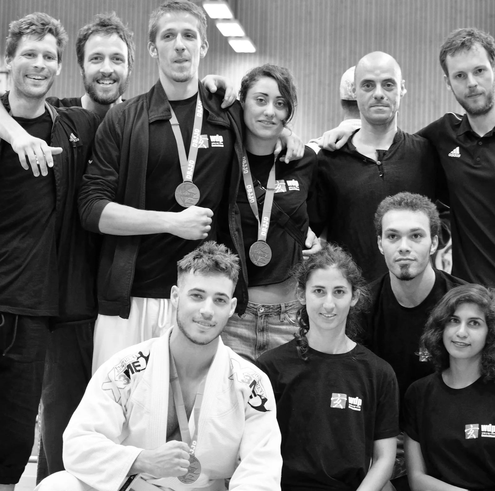 Xuan – Gong Fu Academy — موقعها الخاص xuan-gongfu.de، مدرسة فنون صينية داخلية تعدّد صفحتها '/training/' أساليبها: 'Qi Gong · Tai Ji · Ba Gua · Xing Yi · Wudang Sword · BJJ: Brazilian Jiu Jitsu'. ⚠ وصفحة أسعارها تقول أيضًا 'We want to encourage you to train as much as possible, because Kung Fu is our only priority.' الجملتان من القناة نفسها وكلاهما محمول